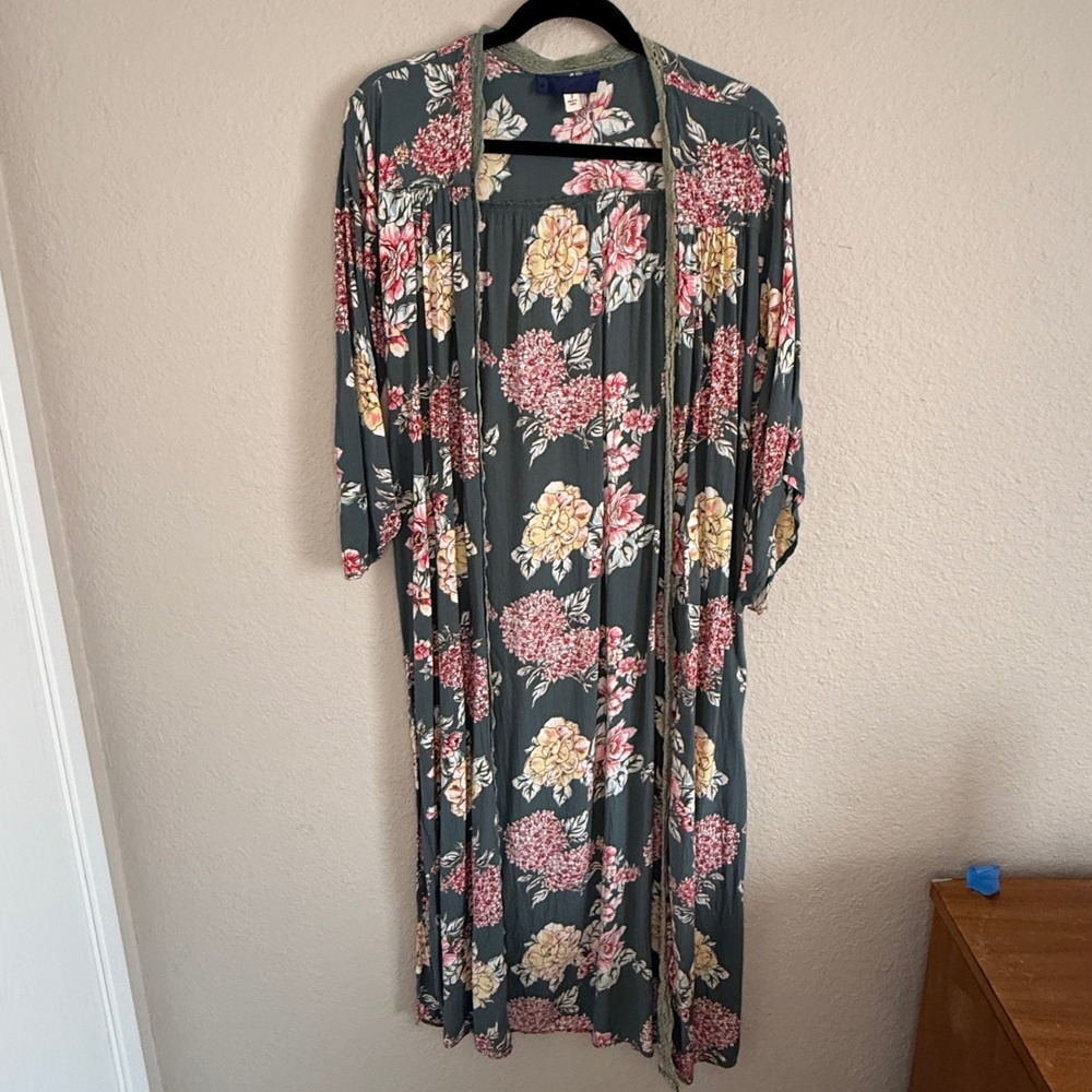 Francescas Small Floral Kimono Duster Crochet Trim Boho Cottage Romantic Fairy‎